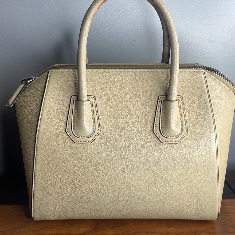 Want to get new colors for season change. Selling fall bags. - Picture 2 of 3